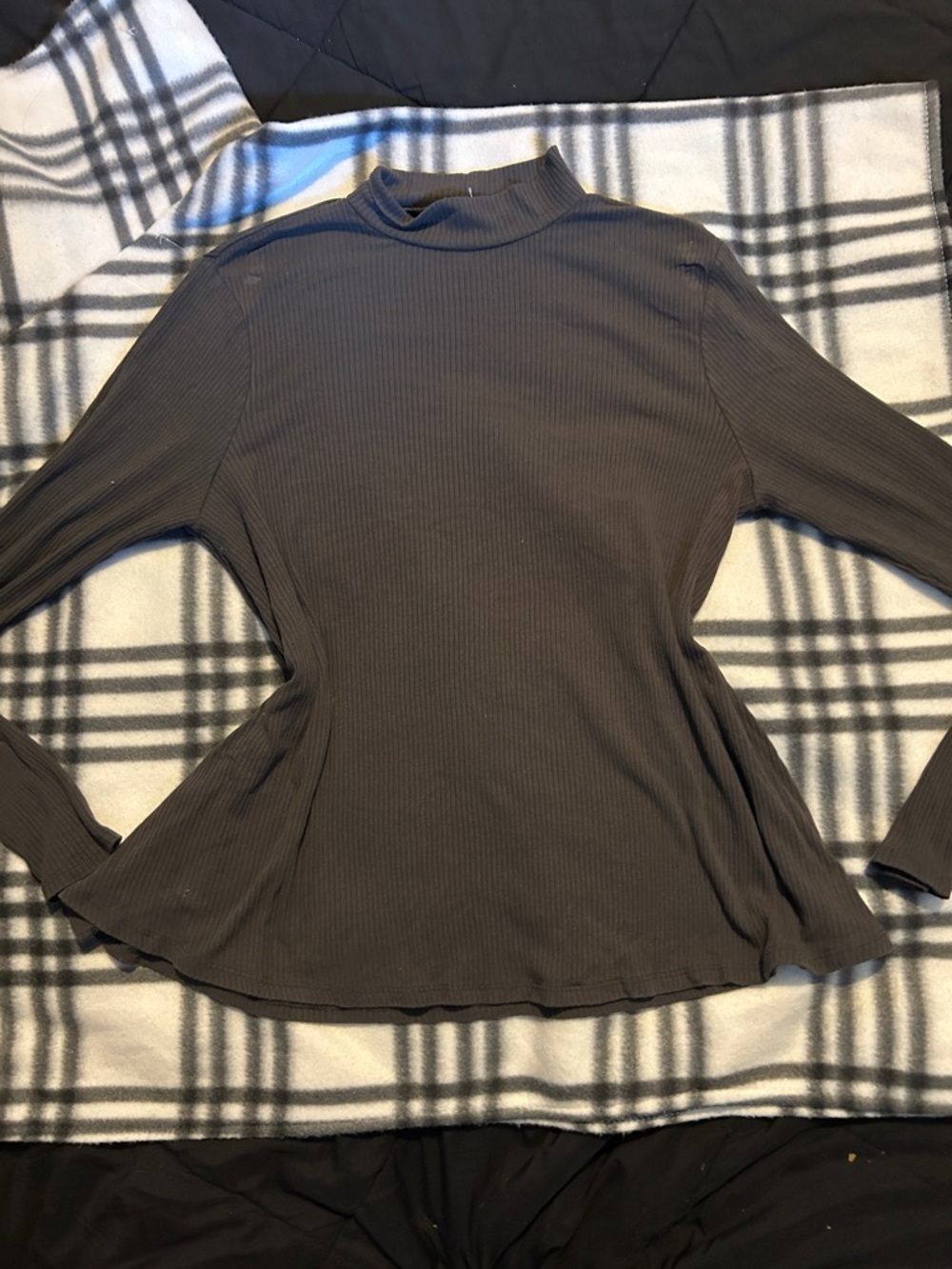 Women’s Ribbed Long-Sleeve Mock Neck Top - Charcoal